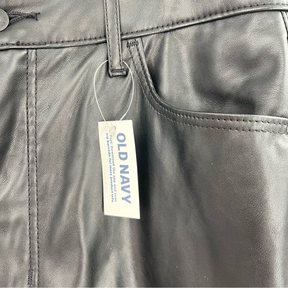 Old Navy Higher High-Waisted Faux-Leather Cropped Flare Pants - Picture 7 of 13